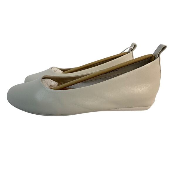 Andre Assous Nalah Ballet Flat Casual Women's 7M White Leather Slip On - Picture 4 of 9